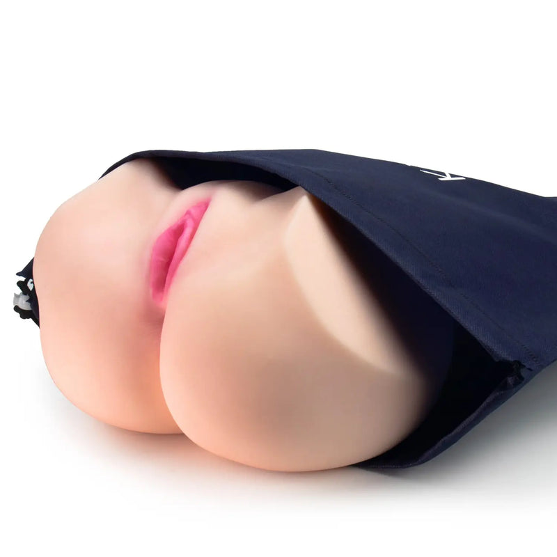 Beige mannequin head with pink lips in Kyo Toy Sack big storage bag